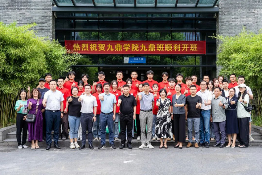 九鼎装饰集团专班在杭科院艺术学院顺利开班！